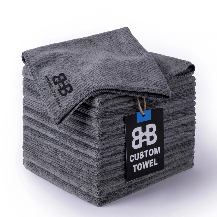 une serviette microfibre offerte